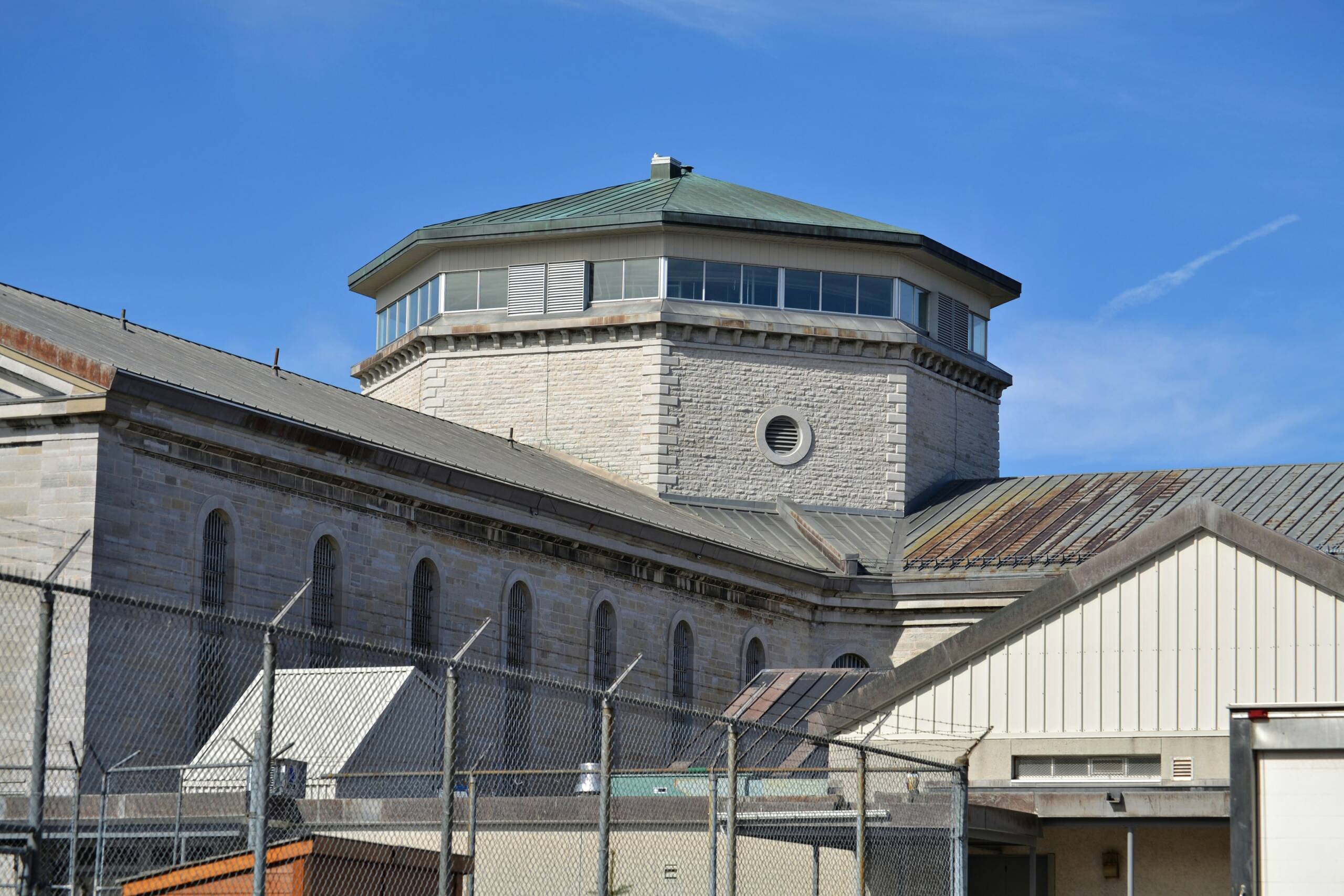 Ayudante de Instituciones Penitenciarias: Qué Es y Cuáles Son Sus Funciones